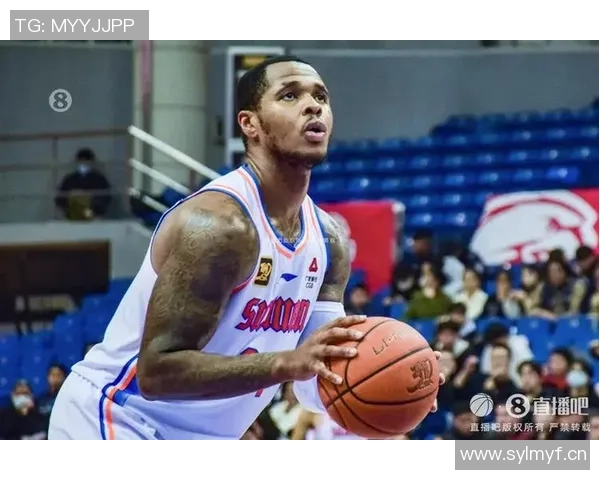 亨特表现出色16投8中三分命中率高达33贡献20分7篮板2抢断正负值高达19